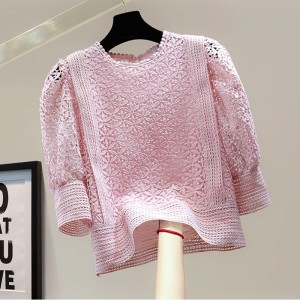 Hollow hook flower high waisted short top 2022 summer Korean version slimming off 5/4 sleeve solid color casual versatile lace shirt