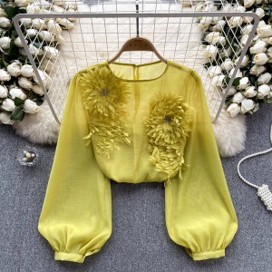French top women's 2024 new spring style design sense three-dimensional flower slim fit versatile bubble sleeve head shirt for women