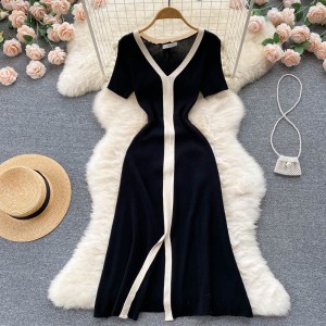 2022 summer new light mature small fragrant style contrasting color V-neck socialite temperament cinched waist slimming short sleeved knitted dress