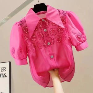 Unique top super beautiful 2024 summer new item niche high-end French style flower embroidery bubble sleeve shirt