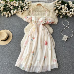 French one shoulder strapless camisole dress for women in summer, gentle style, waist cinched, floral bubble sleeves, mesh fairy dress