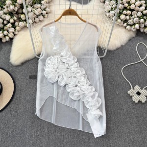 Internet celebrity's 2024 summer new item, niche socialite, three-dimensional flower design, mesh transparent V-neck vest