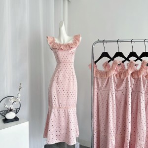 Click to receive a 20 yuan coupon for a Shufulei French romantic slim fit lace ruffled polka dot satin dress