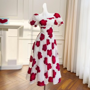 Temperament square collar, flesh covering bubble sleeves, red flower three-dimensional jacquard, daily vacation style, slim fit and slimming dress 66797