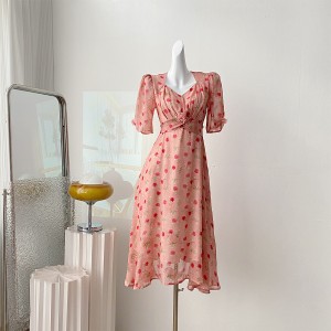 Real shot vintage French tea break skirt with floral short sleeves, long dress with V-neck and bubble sleeves, slimming down