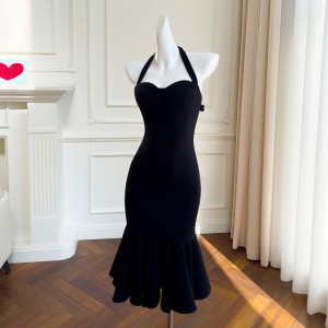 French romantic hanging neck flower bud dress, small black dress, simple waist cinching, slim fit, three-dimensional knitted fishtail dress 67858