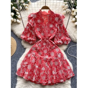 2024 summer new French style design, niche and slimming, V-neck lantern sleeves embroidered and printed waist cinching dress for women