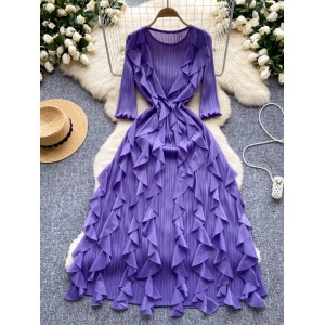 European and American style women's dress with high-end temperament and design sense. Lotus leaf edge splicing, round neck, pressed pleats, and hanging feeling. Long skirt