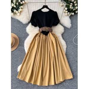 French retro court style round neck bubble sleeve dress with women's design sense, contrasting color splicing, pressed pleats, large swing long skirt