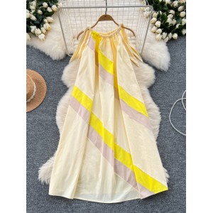 Beach vacation beach skirt with a female design sense, hanging neck tie, sleeveless contrasting splicing, loose and slimming A-line dress