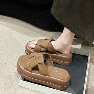 Outing slippers for women in summer 2024, new style with thick sponge cake sole, height increasing, small and casual beach sandals for outdoor wear