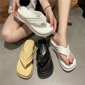 Women's flip flops for summer wear, 2022 new style with thick sponge sole, sloping heel, toe clip, square toe sandals, French sandals