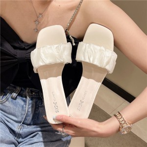 Slippers for women's summer outdoor wear, 2022 new fashionable fairy style crystal thick heel with a square toe and middle heel, cool slippers