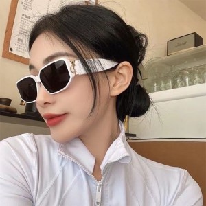 European and American Fashion Narrow Frame Sunglasses for Women INS Street Photography Box Sunglasses for Women Cross border Wholesale Sunglasses