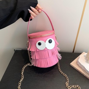 Personalized and creative small bag 2024 new Japanese soft girl cartoon big eye shoulder bag mini tassel cylindrical bag