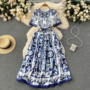 Spring and summer new design sense, European and American personalized printed large swing dress, women's short sleeved western-style skirt