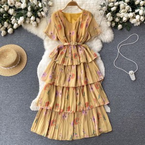 Rural style retro floral dress for women in summer, niche and light luxury design, V-neck pleated fluffy cake fairy dress