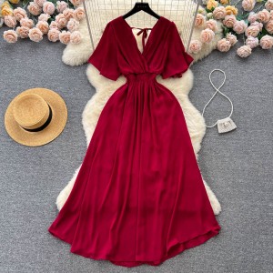 New chiffon dress with feminine style, elastic collar, waist cinching and slimming effect, suitable for beach vacation and beach dress