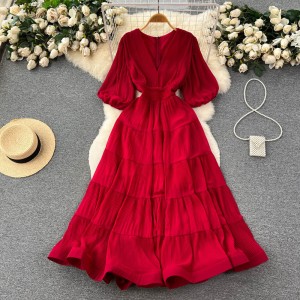 French retro pleated V-neck dress for women in summer with bubble sleeves and ruffled edges, cinched waist for slimming, gentle and sweet big skirt