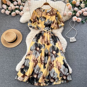 Summer ethnic style floral dress, feminine temperament, waist cinching dress, female chic, niche, high-end feeling, pleated long dress