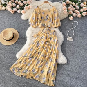 Ins vacation style set with trendy bubble sleeves, short top, high waist pleated skirt, chiffon floral two-piece set