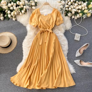 2021 vintage solid color temperament French square neck Hepburn style short sleeved waist slimming pleated dress big swing long skirt