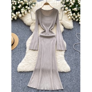 Long sleeved dress for female autumn and winter socialite, slim fit and slimming, round neck knitted skirt, elastic and tight fit, long over the knee woolen dress