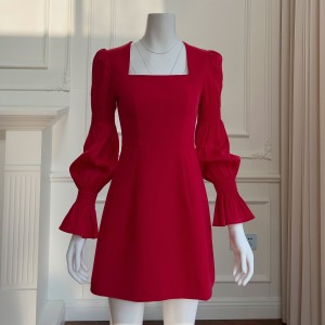 Light luxury socialite red dress dress French retro bubble sleeves square collar waist slimming long sleeved dress 68431