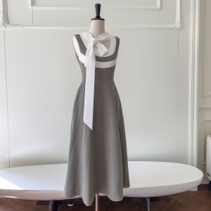 French retro contrasting sleeveless dress, light luxury small dress, elegant and refined temperament of socialite, waist cinching long dress 68564