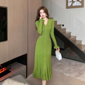 Temperament socialite knitted V-neck dress for women in spring and autumn, single breasted slim fit mid length skirt, chic and beautiful fishtail skirt, trendy