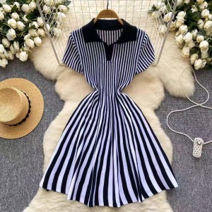 High end small fragrance retro contrasting color polo collar short sleeved slim fit single breasted hollow knit dress for women