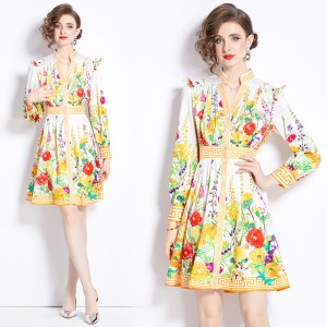 Original in stock | 2024 early spring retro palace style V-neck single breasted lantern sleeve cinched waist slimming dress