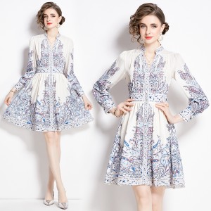 Original in stock | 2024 early spring retro palace style V-neck single breasted lantern sleeve cinched waist slimming dress