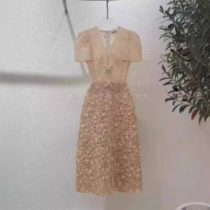 Vietnam's niche heavy industry embroidery flower dress new style temperament V-neck waist cinched champagne colored long dress Y0010