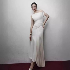 Elegant temperament, pleated sloping shoulder irregular dress, long skirt, new design sense, dress 40163