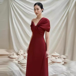 High end French wine red dress dress, Vietnamese designer asymmetrical sloping shoulder satin dress 22156