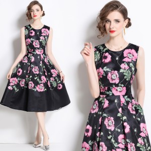 Real shot vintage waist cinching slimming sleeveless printed dress in stock, medium to long style