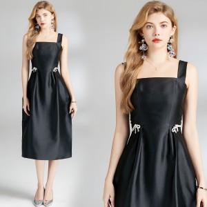 Real shot spot camisole small dress heavy industry rhinestone big swing A-line dress looks thin and small black dress for women