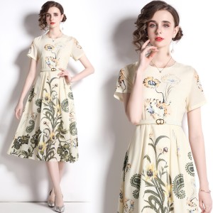 Real shot spot short sleeved printed waist slimming mid length dress with waist belt included