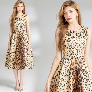 Real shot vintage waist cinching slimming sleeveless printed dress in stock, medium to long style