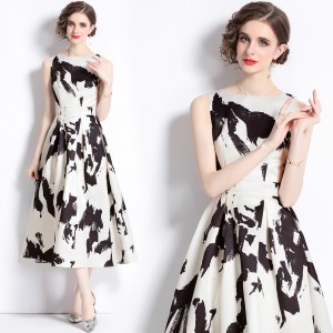 Real time stock sleeveless high waisted dress with three-dimensional cutting and waist cinching A-line skirt