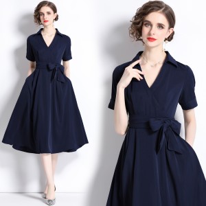 Real time spot Hepburn style French dress, mid length, waist cinching, slimming retro A-line skirt