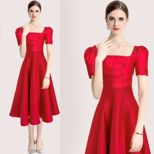 Real time spot French Hepburn style temperament solid color waist slimming big hem square collar dress