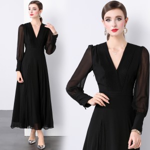 Real time spot black dress with waist cinched pleated skirt, long sleeved flowing V-neck long skirt