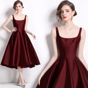 Real shooting of new women's clothing with waist cinching and slimming effect, jujube red small dress with camisole, dress in stock