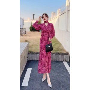 Realistic shooting of high-end Western style printed flowing dress for 2024 spring new high waist slimming chiffon long dress for women