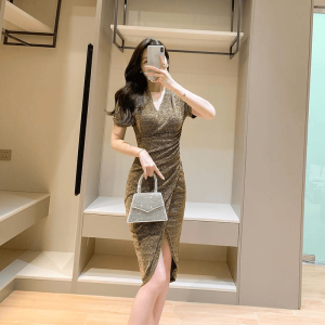 Real time spot summer dress with a socialite's temperament, V-neck, waist cinched, pleated, irregular slit, hip hugging, feminine dress