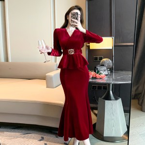 High end gold velvet dress with ruffled edges to cover the belly, flesh, and make you look slimmer, including buttocks and fishtail skirt. Comes with a waistband 5923