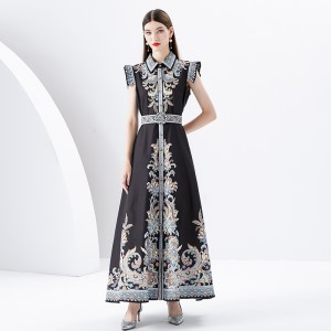 French court style dress with a design that is niche, printed with a button closure that accentuates a slim and elongated silhouette. Women's stylish dress