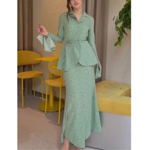 European and American spot women's clothing 2024 new fashion small floral high-quality waist cinching long sleeved top half skirt two-piece set